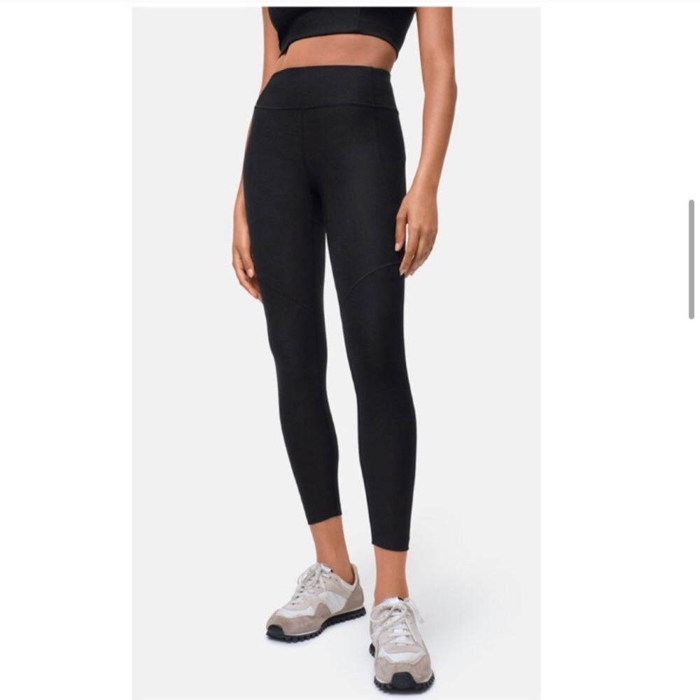 Outdoor Voices 7/8 warm up leggings size medium